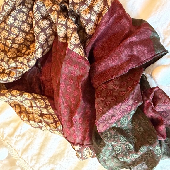 Multicolor Geometric Pattern Scarf - Picture 3 of 3